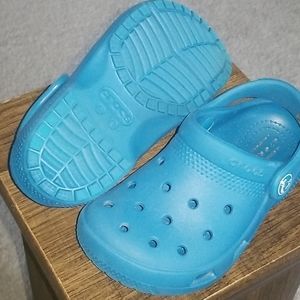 Euc preloved toddler sz9 BLUE CROCS